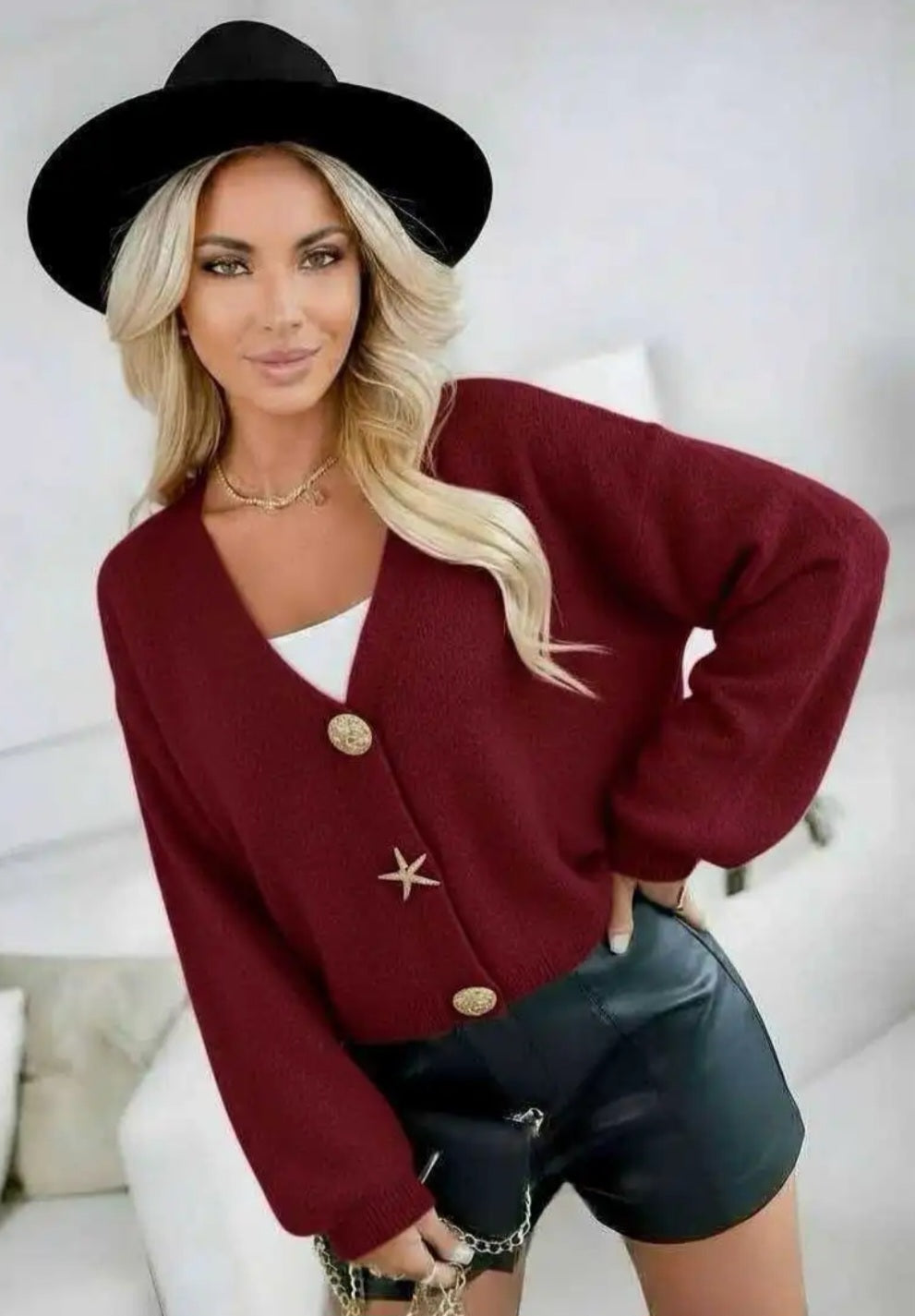 Gilet baby alpaga avec broches motifs dorés